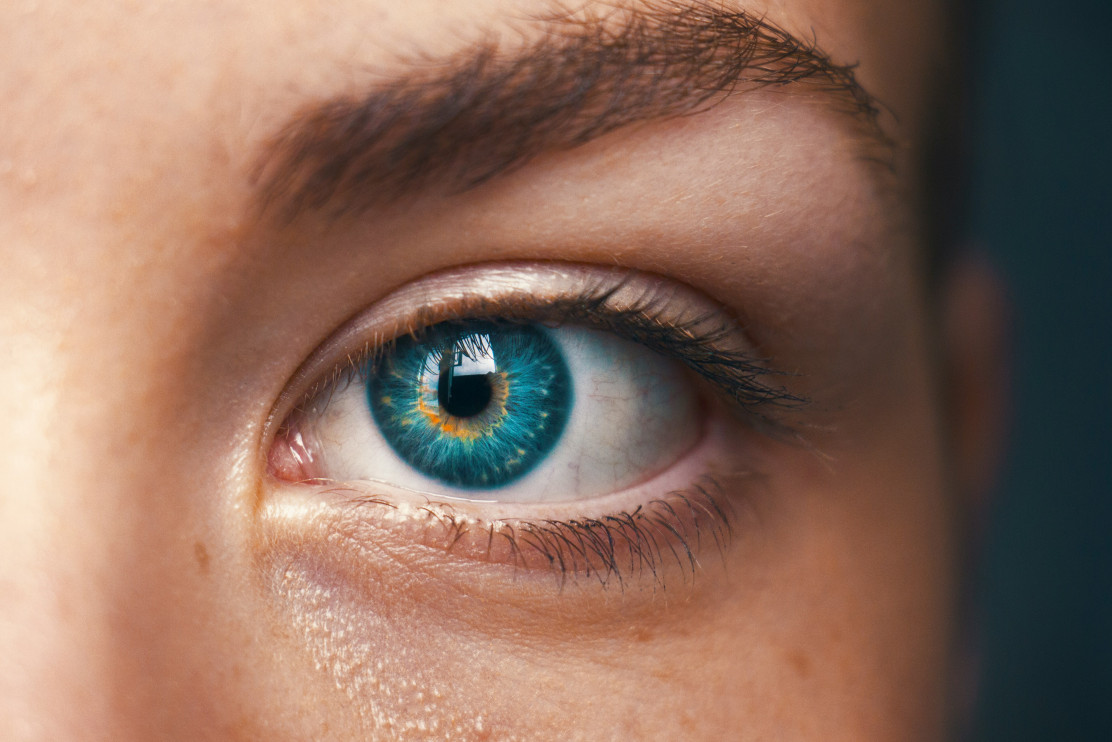 ¿De dónde vienen los ojos azules? / Unsplash / Amanda Dalbjörn