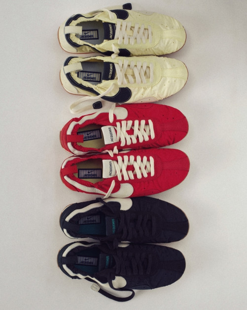 Três versões coloridas do tênis NIKE x Jacquemus Moon Shoe. Foto: Materiais de imprensa / Jacquemus