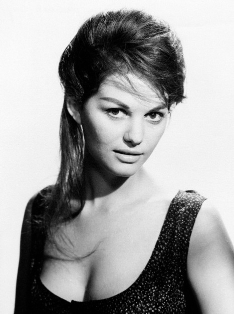 Foto von Claudia Cardinale, 1960. Foto von unbekanntem Autor / Wikimedia Commons / CC0 (Public Domain)