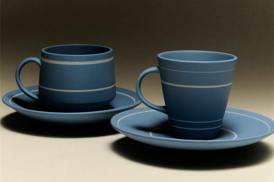 Jonathan Anderson en Wedgwood bundelen hun krachten om een keramiekcollectie te creëren. Licentie: Perskit / Wedgewood.