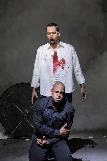 Ryan Speedo Green dans le rôle de Don Giovanni et Adam Palka dans celui du Commandeur dans l'opéra Don Giovanni, Met Opera Licence : Dossier de presse / Ken Howard / Met Opera