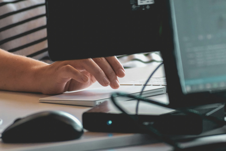 La ciberseguridad también es un grave problema para los particulares. Foto: Sigmund / Unsplash