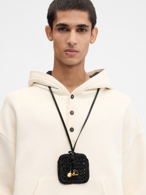 Mini tasje aan een ketting van Jacquemus Licentie: Persmateriaal / Jacquemus