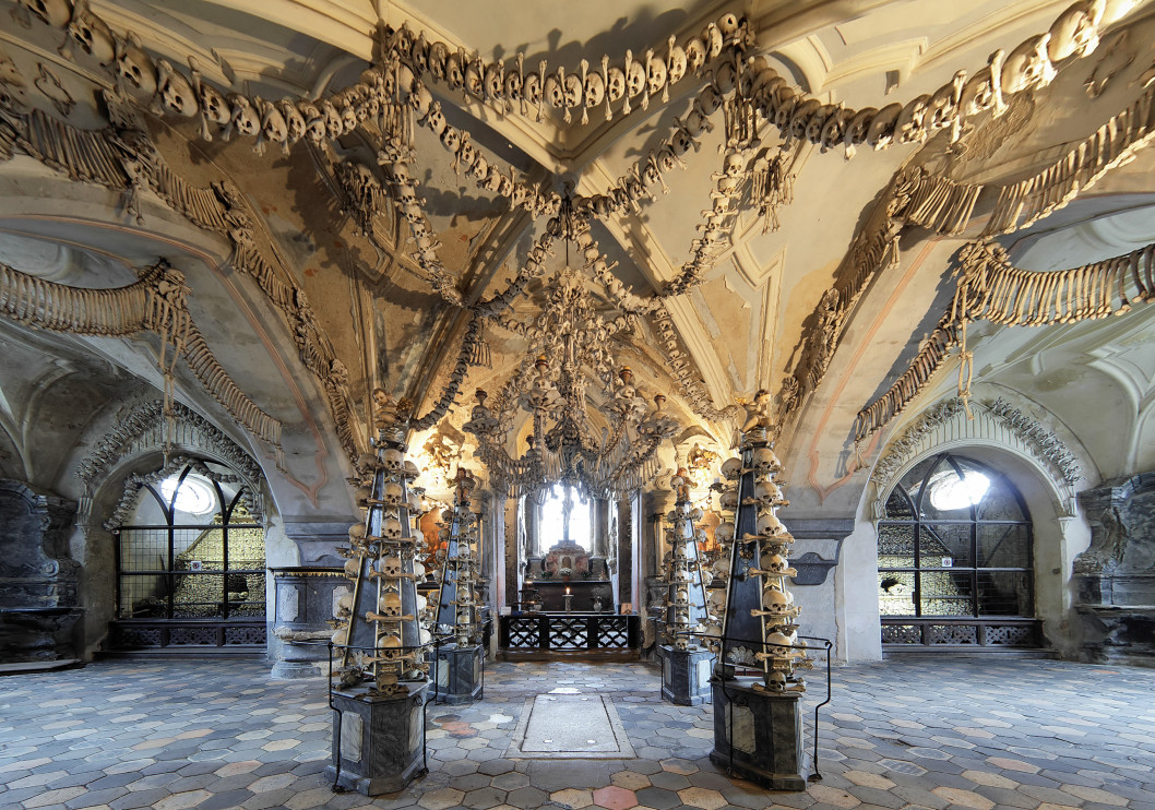 A História da Capela da Caveira em Kutná Hora Licença: Mikhail Markovskiy / Shutterstock