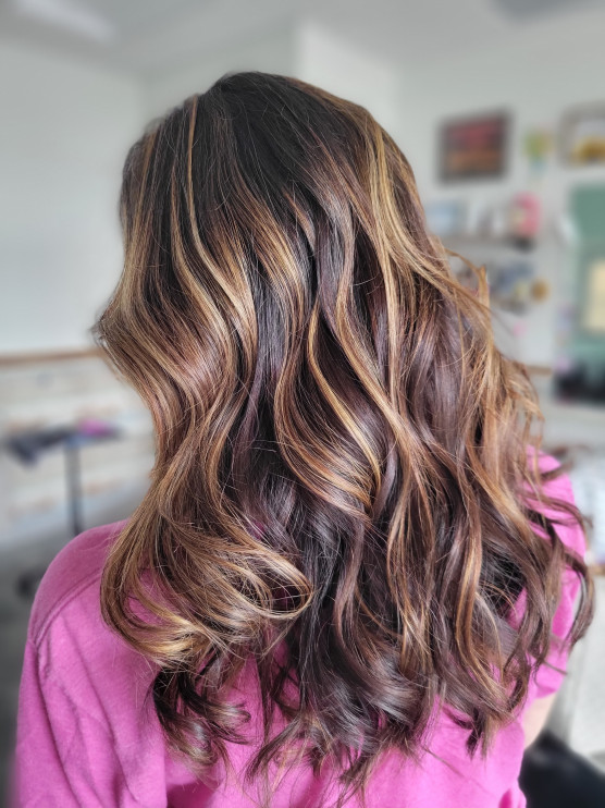 Cabelo cor de Snickers que fica tão bonito quanto a própria barra? Licença: AWildHair / Shutterstock