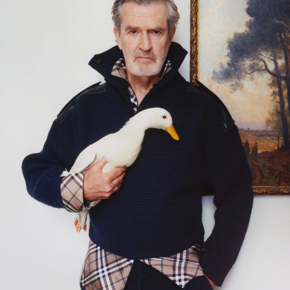 Campagna pubblicitaria Burberry, look maschile con classica camicia a quadri. Licenza: Burberry / Facebook