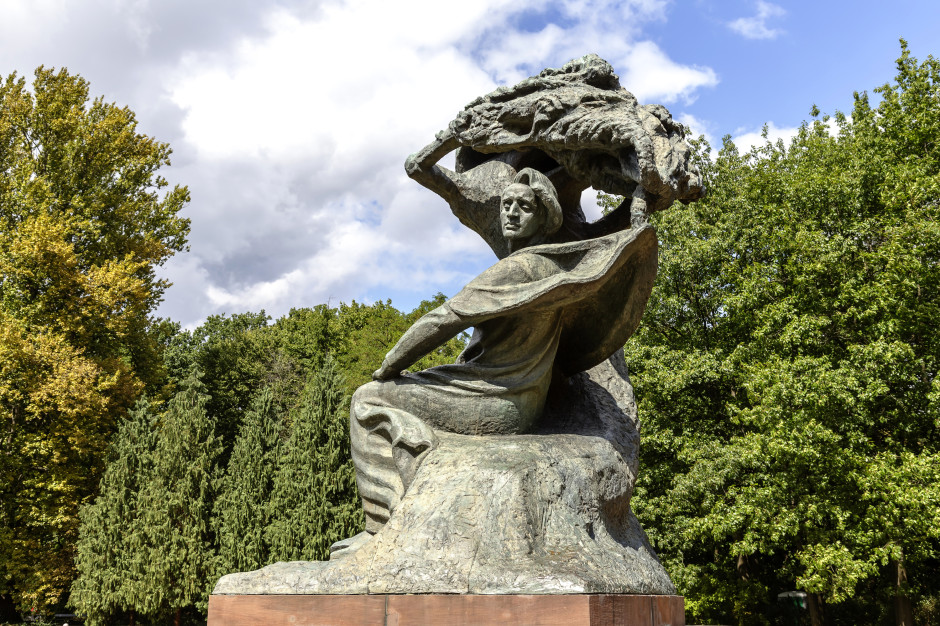 Monumento a Fryderyk Chopin a Varsavia. Foto: marekusz / Shutterstock