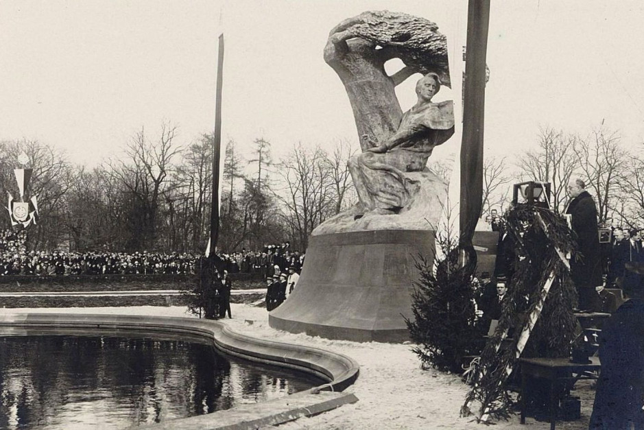 Inaugurazione del monumento a Fryderyk Chopin a Varsavia il 14 novembre 1926. Foto: Europeana.eu / Wikimedia Commons / CC0 (pubblico dominio)
