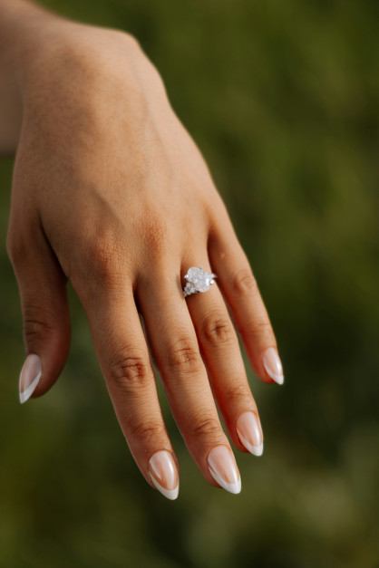 Uñas francesas de ángel Licencia: Elijah Pilchard / Unsplash