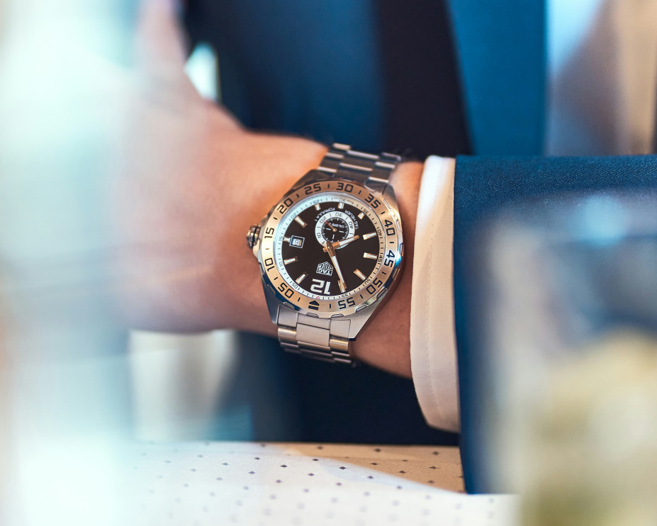 Zegarek Tag Heuer, marki należącej go LMVH Licencja: Timo Trilk / Unsplash