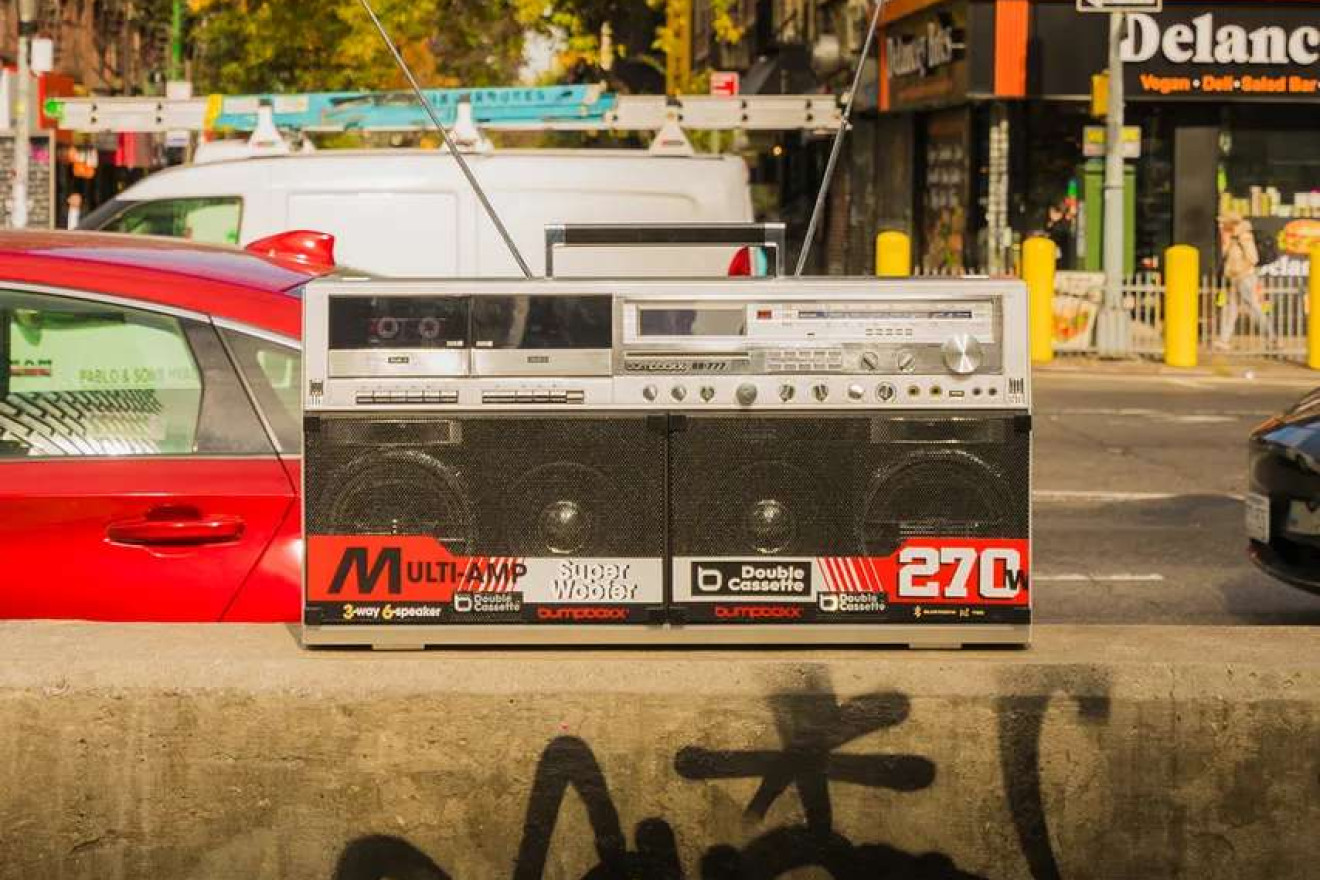 Boombox nie tylko dla boomera. Oto nowy gigantyczny BB-777, który ...
