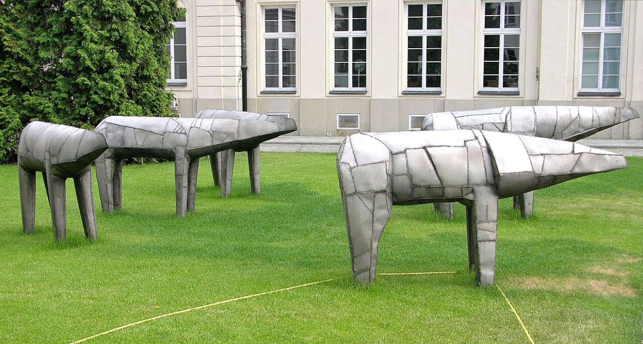 Mutanty Magdalena Abakanowicz (Pałac Potockich w Warszawie)