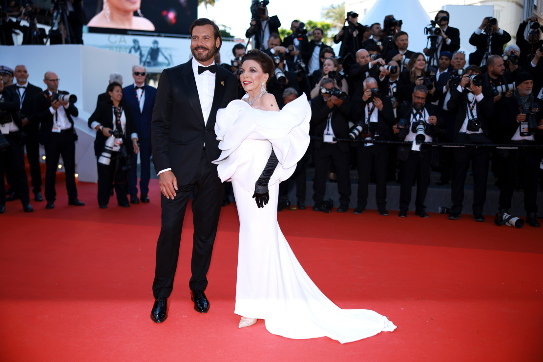 Laurent Lafitte i Joan Collins - premiera 'The Electric Kiss na festiwalu filmowym w Cannes 2026 Fot. PAP/EPA/CLEMENS BILAN / PAP