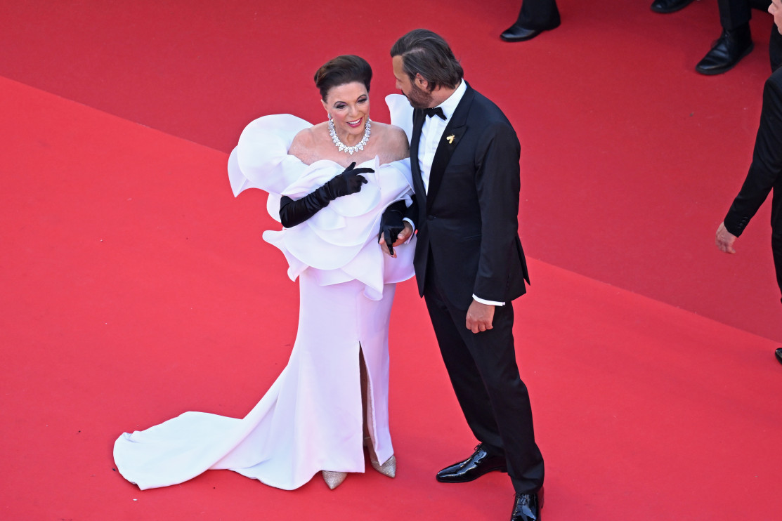 Joan Collins i Laurent Lafitte - Cannes 2026 Fot. PAP/EPA/KATE GREEN / POOL / PAP